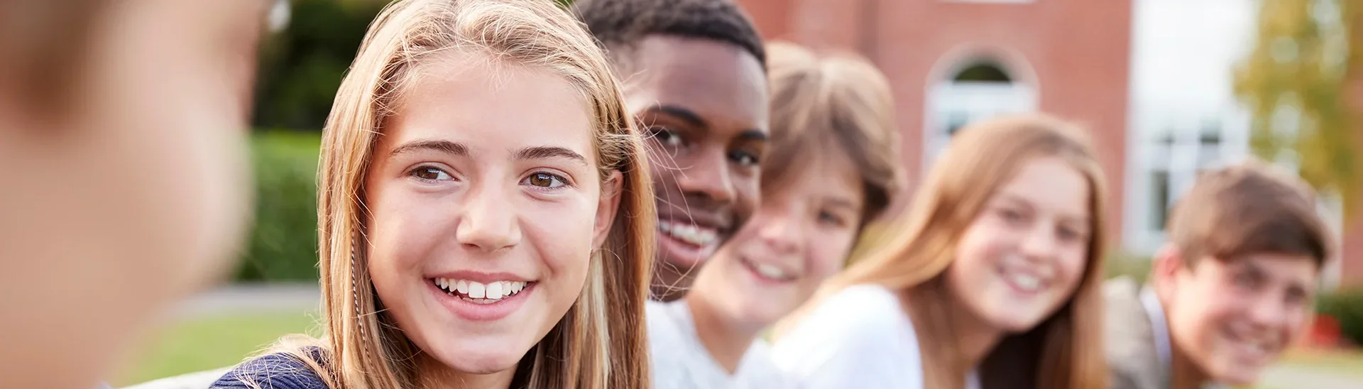 Diversegroupofsmilingteens